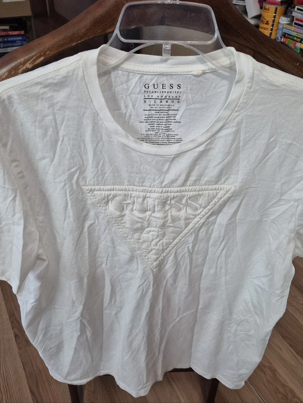 GUESS Embroidered Logo Tee in White - Picture 8 of 9